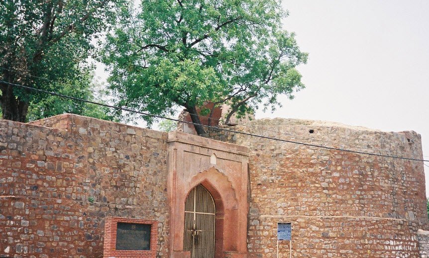 Salim Garh Fort, Delhi, India